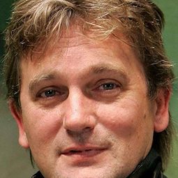 Simon Shepherd 飾演 Rupert