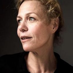 Céline Samie 飾演 Josie Marchand