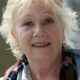 Rick Nicolet 飾演 Mevrouw Marie