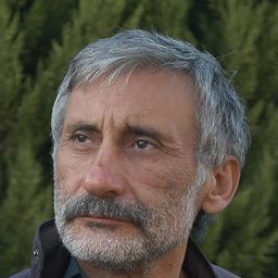 Muzaffer Özdemir 飾演 Deli Ahmet