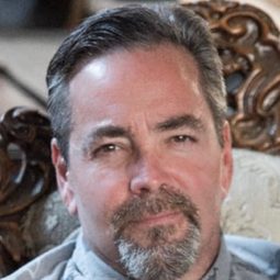 約翰·德瑞斯塔 - 選美俏臥底演員 飾演Agent Clonsky