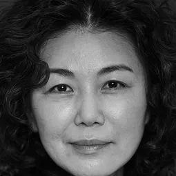 An Min-yeong 飾演 Poet