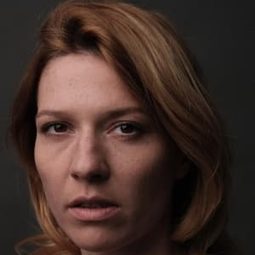 Oksana Cherkashyna 飾演 Self