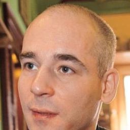 Milan Mikulčík 飾演 Clergyman