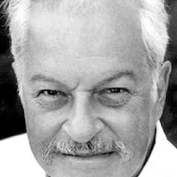 湯姆·布倫南 飾演 Howard Rogerson