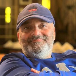 Loay Elsayed - Ahmed Notre Dame編劇