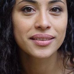 薇琪亞拉可 飾演 Oficial Lupe Sampedro