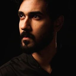 Sangeeth Shobhan 飾演 Damodhar "DD"