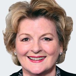 白蓮達比芙蓮 飾演 Mrs Jenkins