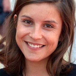 芙洛蕾·波納文圖拉 飾演 Tatiana