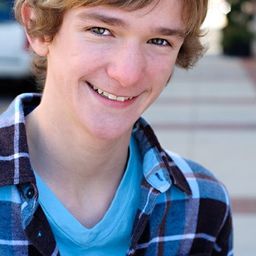 Eric Baskerville 飾演 Young Pete