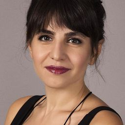 Bihter Dinçel 飾演 