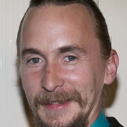 Stephen Monroe Taylor 飾演 Wade