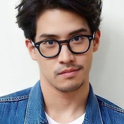 岡恩·薩瓦斯帝 飾演 Tone