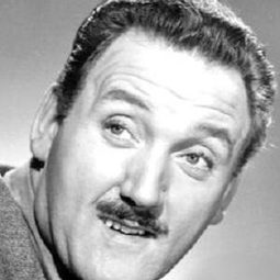 David Lodge 飾演 Chief Petty Officer Knowles