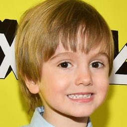 雨果·拉沃伊 - 詭墓演員 飾演Gage Creed