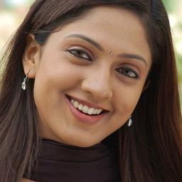 Sheela Kaur 飾演 Meenakshi