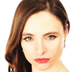 Cecily Fay 飾演 Self