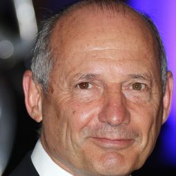 Ron Dennis 飾演 Self