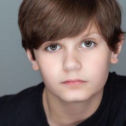 Dane West 飾演 Adam Weis