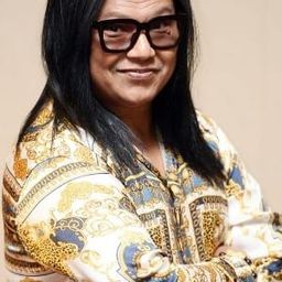 洛比·西庫帕克 飾演 Nayan