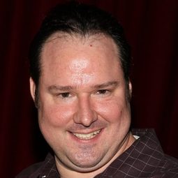 Patrick Ferrell - 聖誕精靈演員 飾演Security Guard