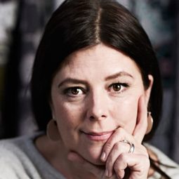 Liisa Mustonen - Pelicanman演員 飾演Emilin äiti