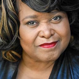 Felicia Fields 飾演 Judge Hutcheon