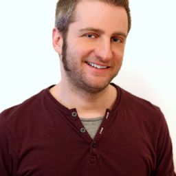 Alberto Chaves 飾演 Shopkeeper