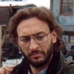 Gregory Patrick Karr 飾演 Alexandre the Reporter