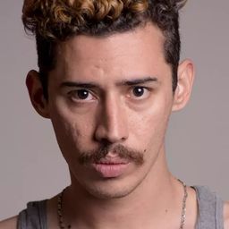 Juan Luis Medina 飾演 