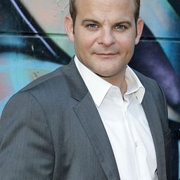 馬蒂亞斯·克里姆薩 飾演 Hart