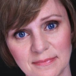 Deborah Drakeford 飾演 Mrs. Eckhardt