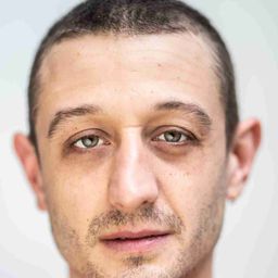 米能·庫爾 飾演 Philip Hofman