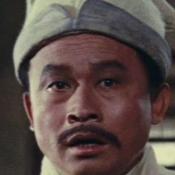 高明 飾演 