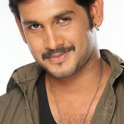 Kailash 飾演 Baalu Krishna