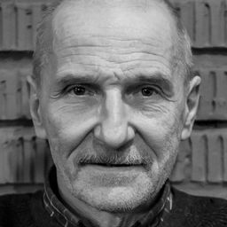 Pyotr Mamonov 飾演 Artur