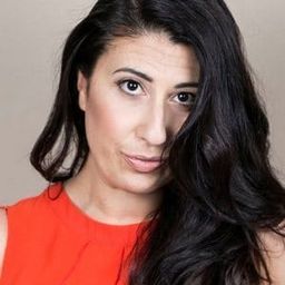 Pina Bellano 飾演 Franca