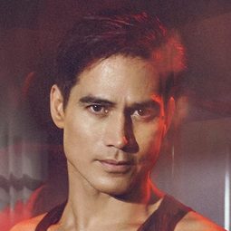 皮奧洛·帕斯奎爾 飾演 Barry