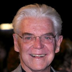 Jack Betts 飾演 Henry Balkan