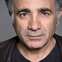 Moshe Ivgy 飾演 Herzl Malul