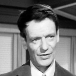 Eugene Deckers - The Lavender Hill Mob演員 飾演Customs Official