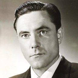 Robert Karnes 飾演 