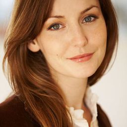 Nicole DuPort 飾演 April