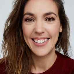 Marie-Claude Guérin 飾演 Mathilde