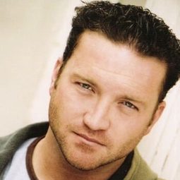 賴瑞·巴格比 飾演 Ernie / 'Ice'