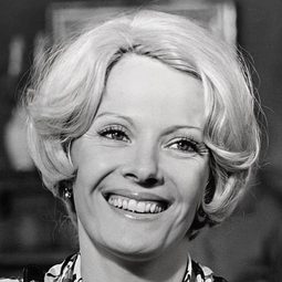 黛芬茜歷 飾演 Jeanne