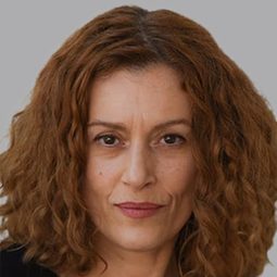 Stella Fyrogeni 飾演 Angeliki