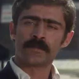 Hikmet Çelik 飾演 Mevlüt