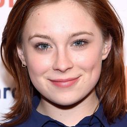 Mina Sundwall 飾演 Justine Harding